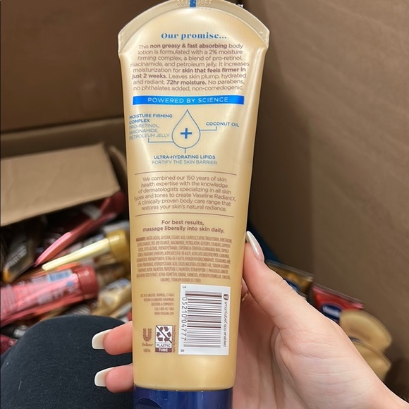 Vaseline Radiant Nourishing Body Lotion - Picture 2 of 2